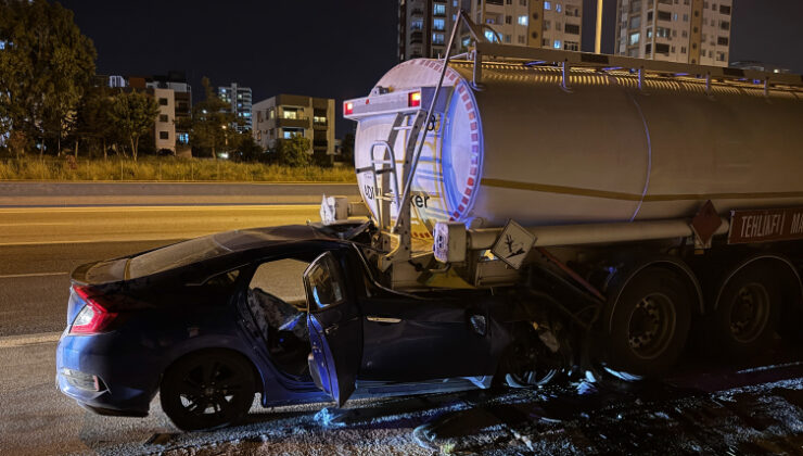 Adana’da otomobil tıra çarptı: Baba öldü, 2 çocuğu yaralandı