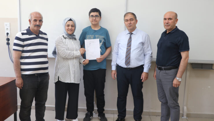 LGS sınavında tam puan alan Fırat: Ülkeme katkı sağlamak için mühendis olmak istiyorum