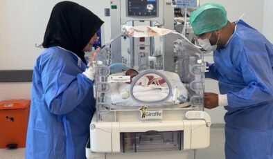 Anne karnındaki müdahale ayrık omurgalı bebeğin sağlıklı doğmasını sağladı