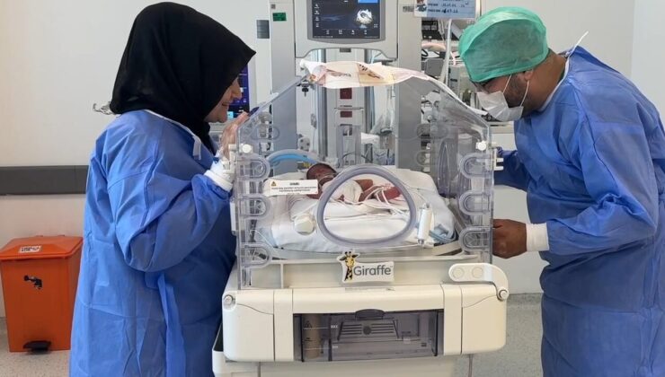 Anne karnındaki müdahale ayrık omurgalı bebeğin sağlıklı doğmasını sağladı