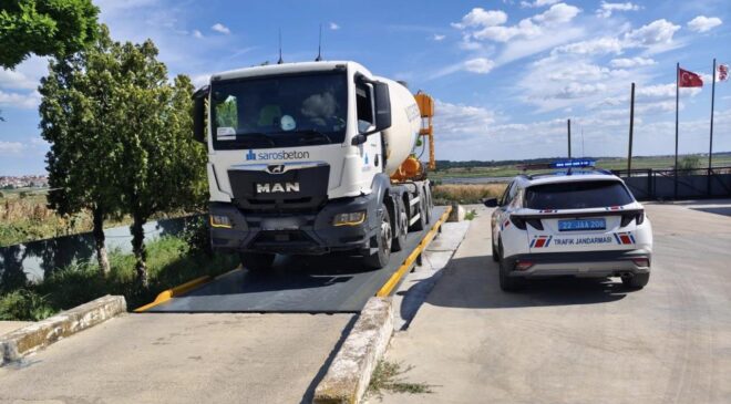 Taşıma sınırını aşan kamyon sürücüsüne 60 bin lira ceza