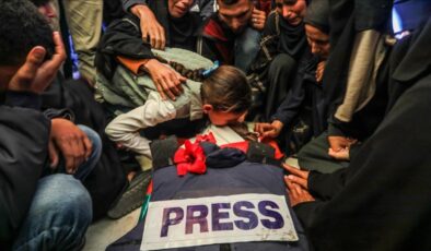 Katil İsrail’in yılın ilk yarısında gazetecileri hedef alan 467 ihlalinde 8 Filistinli gazeteci hayatını kaybetti