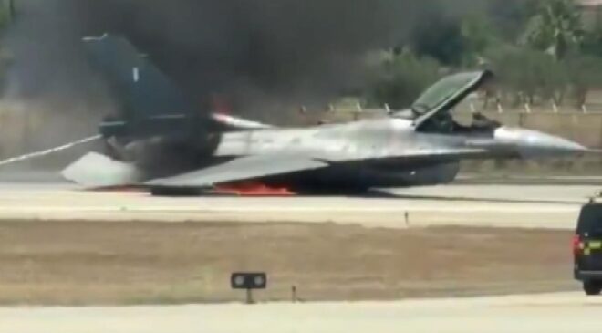 Yunanistan’da acil iniş yapan F-16 savaş uçağı alev aldı