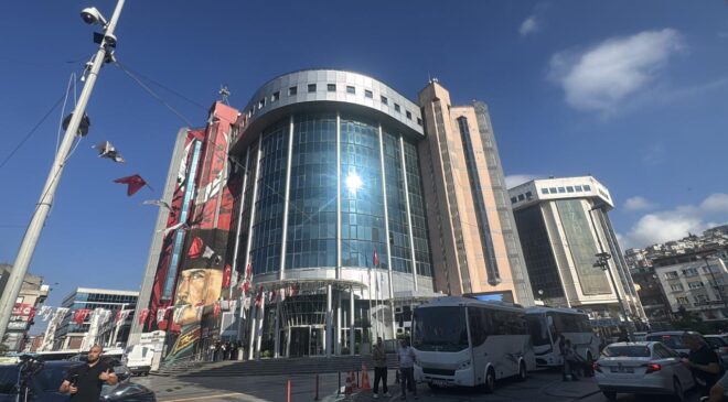 İzmit Belediyesine yönelik ‘yolsuzluk’ operasyonu