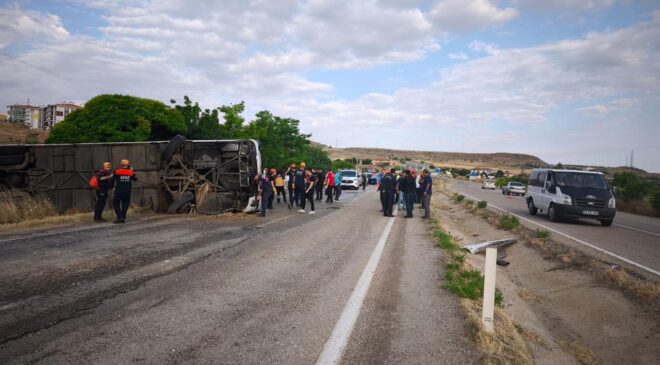 Kırıkkale'de yolcu otobüsü devrildi: 1 ölü, 40 yaralı