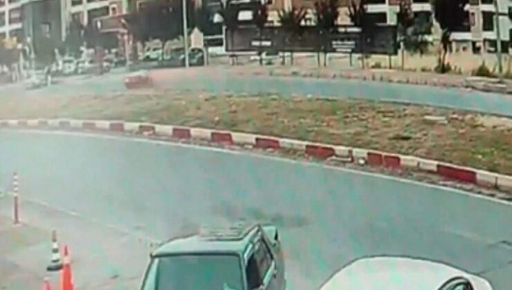 Yayalara çarpan otomobil site bahçesine devrildi: 1’i ağır 3 yaralı