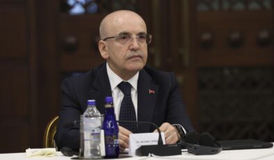 Bakan Şimşek: İç borç çevirme oranları öngörülerimizin altında seyrediyor