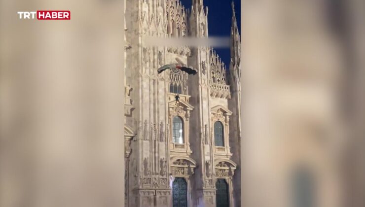 Milano’da Filistin bayrağı renklerindeki paraşütüyle Duomo Katedrali’nden atladı