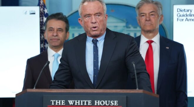 Sızan Dahili E-postalar, RFK Jr’ın Aşıların Çocuklardan Alınmasını Keşfetme Hareketini Gösteriyor