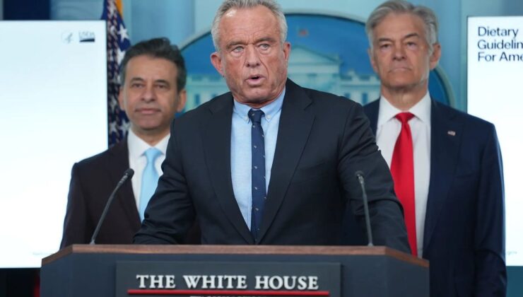 Sızan Dahili E-postalar, RFK Jr’ın Aşıların Çocuklardan Alınmasını Keşfetme Hareketini Gösteriyor