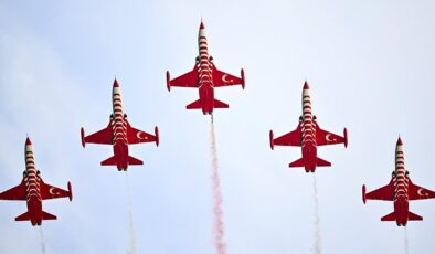 Başkent semalarında “Türk Yıldızları” uçuşu heyecanı