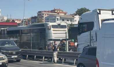 İstanbul’da metrobüste yangın