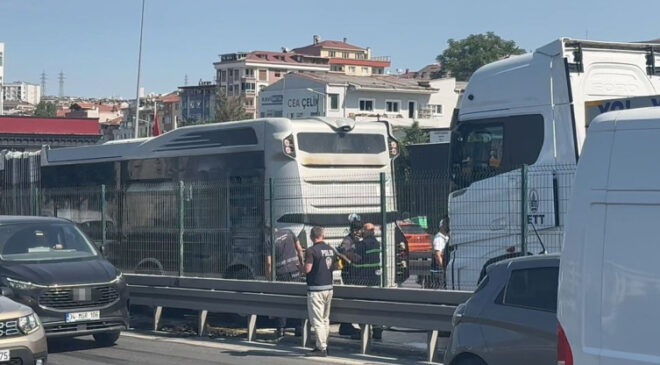 İstanbul’da metrobüste yangın