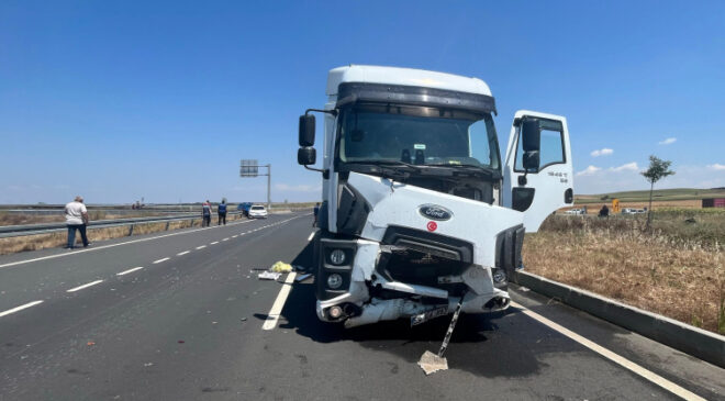 Tekirdağ’da kamyon ile hafif ticari araç çarpıştı: 2 ölü, 3 yaralı