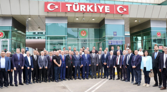 Bakan Bolat: Sarp Gümrük Kapısı, Asya ülkelerine açılan çok önemli bir geçiş koridoru