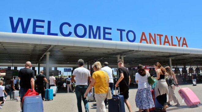 Antalya’ya 6,5 milyondan fazla yabancı turist geldi