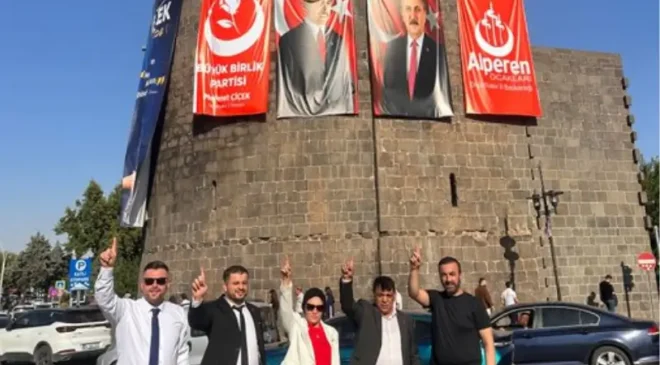 MHP başlatmıştı: BBP posterleri de Diyarbakır Surlarına asıldı