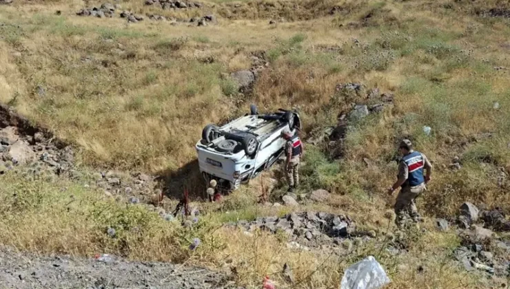 Bingöl’de araç şarampole devrildi: 6 yaralı