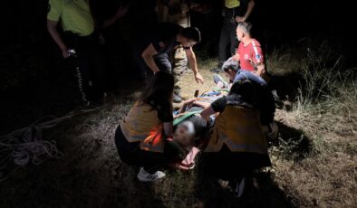 Bursa'da otomobil uçuruma yuvarlandı, sürücü yaralı kurtarıldı