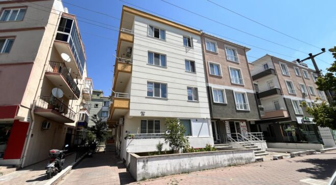 Çanakkale’de binadaki ilaçlamadan zehirlendiği öne sürülen çocuk öldü, anne yoğun bakımda