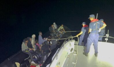 İzmir açıklarında 32 düzensiz göçmen yakalandı