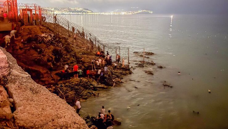 İspanya, son 24 saatte 49 binden fazla kişinin Sebte’ye geçtiğinin düşünüldüğünü bildirdi