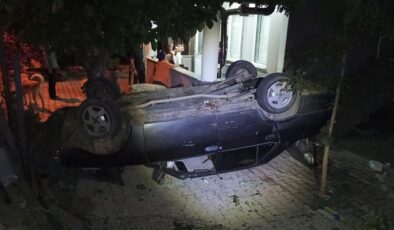 Otomobil takla atarak evin bahçesine devrildi