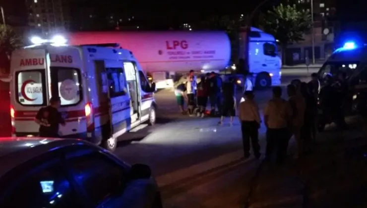 İki kardeş kazada yaralandı, sürücü kaçtı