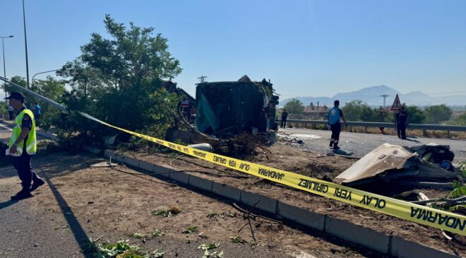 Kayseri’de devrilen yolcu otobüsündeki 20 kişi yaralandı