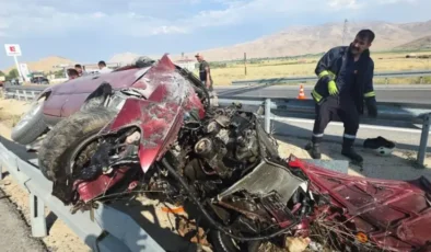 Van-Hakkari yolunda feci kaza: 1 ölü, 3 yaralı