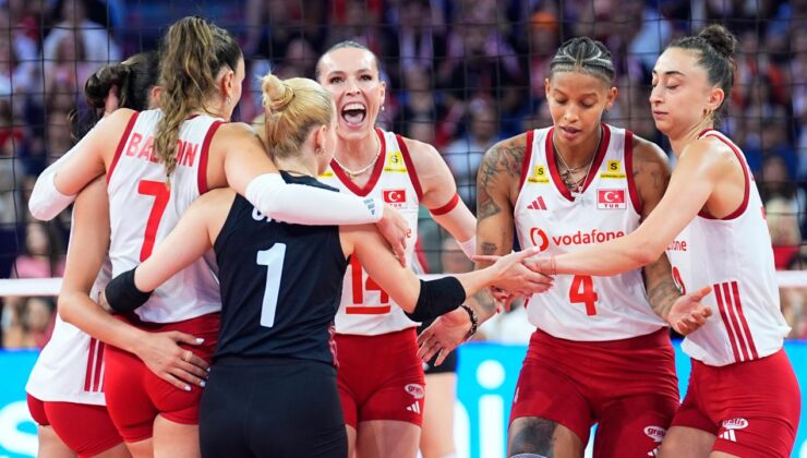 A Mili Voleybol Takımı final için Sırbistan karşısında