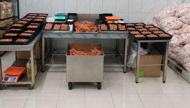 Ankara’da halk sağlığını tehlikeye atan 1333 kilogram et ve et ürünü ele geçirildi