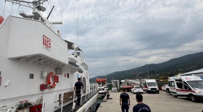Karadeniz’de su alan ticari gemideki 13 kişi tahliye edildi