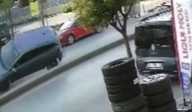 Güngören’de otomobilin takla atma anı kameraya yansıdı
