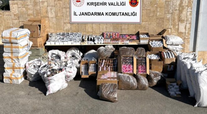 Kırşehir’de kaçakçılık operasyonu: 5 bin 23 ürün ile 500 kilogram çay ve tütün ele geçirildi