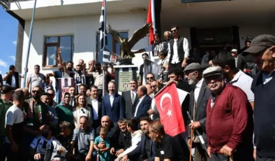 Ardahan’daki Beşiktaş Köyü’ne kartal heykeli
