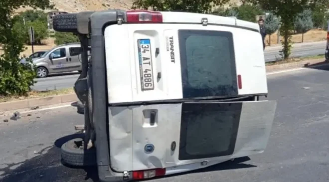Diyarbakır’da araçların çarpışması sonu 2 kişi yaralandı