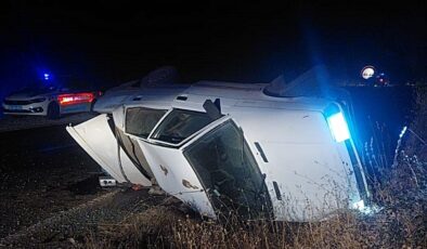 Tokat’ta Devrilen Otomobilde 3 Kişi Yaralandı