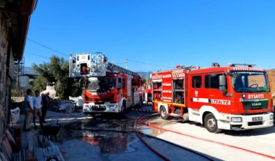 Balıkesir’deki yangında 5 iş yeri zarar gördü