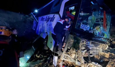 Amasya’da yolcu otobüsü tarlaya girdi: 24 yaralı