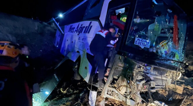 Amasya’da yolcu otobüsü tarlaya girdi: 24 yaralı