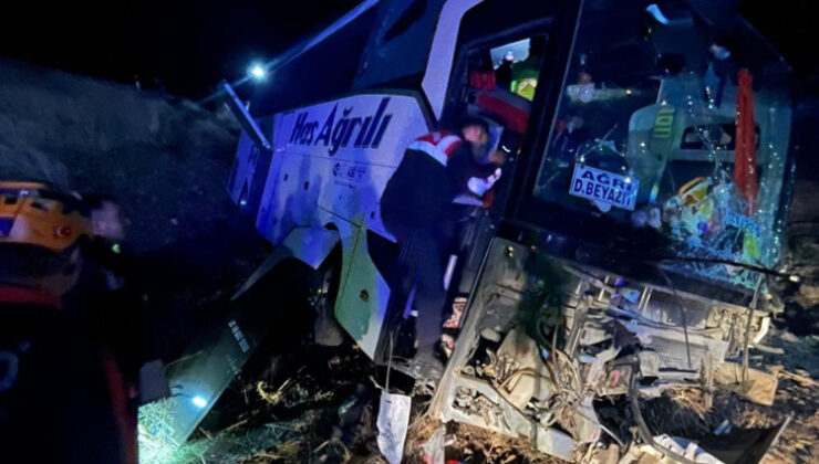 Amasya’da yolcu otobüsü tarlaya girdi: 24 yaralı