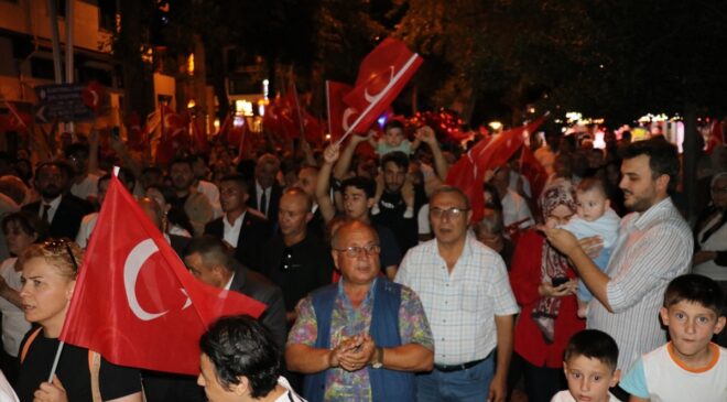 Amasya’da Zafer Bayramı Fener Alayı Yürüyüşü Düzenlendi