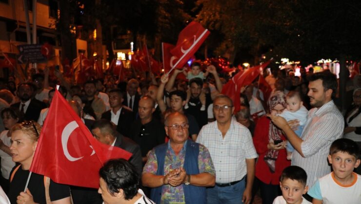 Amasya’da Zafer Bayramı Fener Alayı Yürüyüşü Düzenlendi