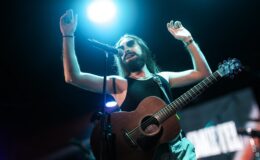 Emre Fel: Yol güzel, çiçekli ve ışıl ışıl bir yol