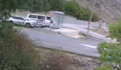 Gümüşhane’de durakta bekleyen kadın kazadan kıl payı kurtuldu