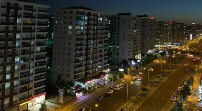 Diyarbakır'da gece saatlerinde uzun süren elektrik kesintisi
