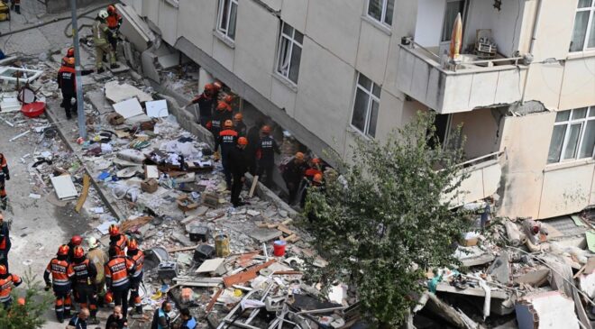 Maltepe'de çöken binaya ilişkin 2 kişi gözaltına alındı