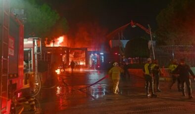 Manisa'da akü fabrikasında yangın