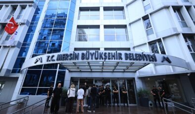 Mersin’de 3 belediyeye yolsuzluk operasyonu: 59 şüpheli adliyeye sevk edildi